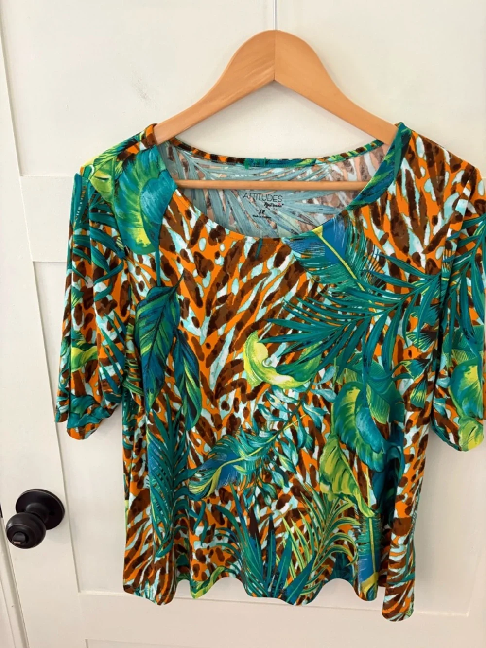 Attitudes by Renee Tropical Jersey Knit Two Piece Set. Size LP. - Picture 4 of 16